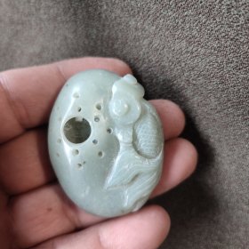 和田玉连年有余把玩件。