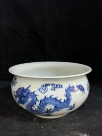 大清康熙年制，青花二龙戏珠香炉