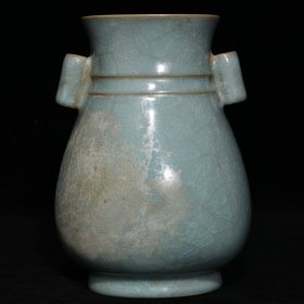 汝窑冰裂纹贯耳瓶，高14.8cm直径11cm，
