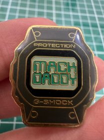 CASIO卡西欧G-SHOCK联名MACK DADDY金色徽章纪念章