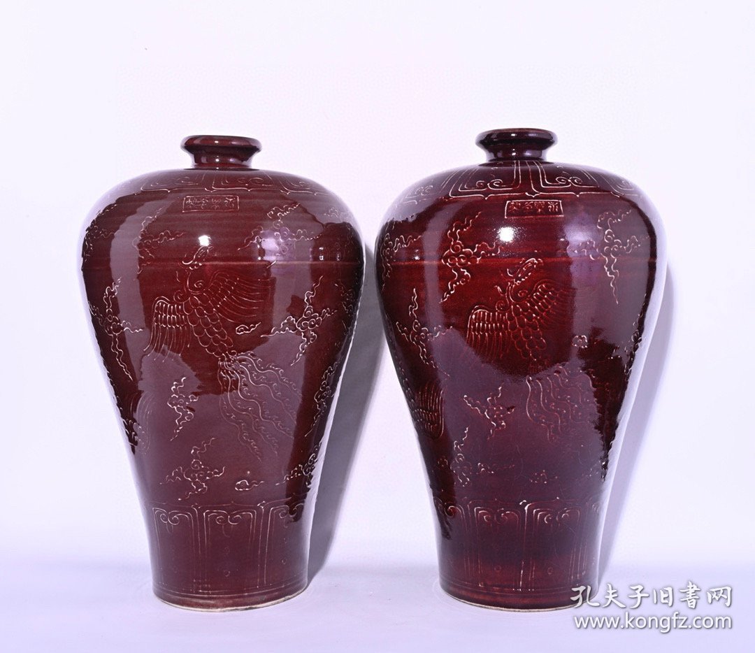 大明永乐年制祭红釉雕刻凤纹梅瓶，高45×27厘米