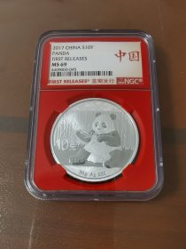 2017年熊猫30克普制银币 单枚 评级币（首期发行、带说明书、NGC MS69)