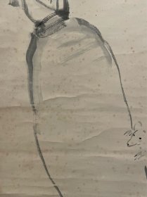 古筆萝卜图【桥本关雪】 
1883〜1945（63岁 南 宗画家桥本海关之子，本名关一，又名房弘,字士道，号 涧雪、懒云洞、龙吟、顽拙道人、白沙村庄、四明狂客，通 称贯一兵库县神户市生人。21岁入竹杖会画塾从师 竹内栖凤门下，后深入研究中日古代名画遗墨,遂入佳 境1913年后数次到中国、欧洲游历，眼界大展，画囊 渐肥o 1927年徐悲鸿旅居日本时得其多方援助，是日 本当代享有盛誉的画家之一