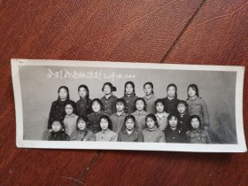 73年老照片，20名女同志合影照一张(分别于吉林留影)，