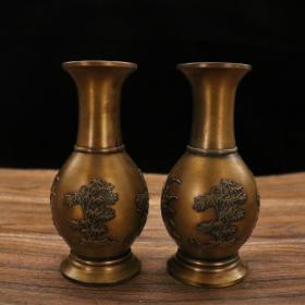 梅兰竹菊花瓶   一对
黄铜   纯铜全铜
长7.5宽7.5高16.5厘米
重2.17千克