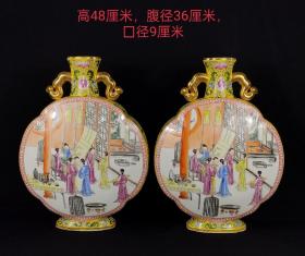 大清雍正年制，粉彩人物描金琴棋书画双耳扁瓶一对！器型独特美观，画工精细漂亮！