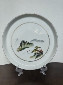 德化窑手绘浅绛彩山水茶盘，七八十年代出口瓷，包老保真，瓷胎细腻厚重，立体层次感强，意境高雅，直径22.5，高2.3厘米，还很新，全品完整。