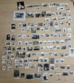 手捧毛主席语录毛主席像章万寿无疆50年代苏联专家和中国科学家合影照片手工上色描绘彩色照片南京长江大桥重庆和平电影院全家福佩戴像章江南造船厂等黑白照片138张