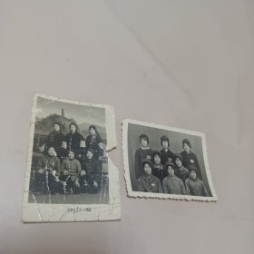 两张黑白、色彩浓重照片合售 红卫兵与革命女工