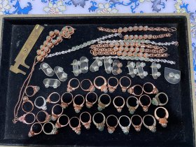翡翠冰种，装饰品，戒指23个，耳钉12个手链9个¥一个断了