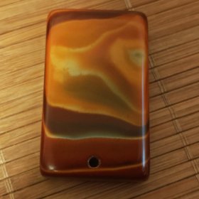 天然玛瑙狐狸头牌饰图案一块放漏出