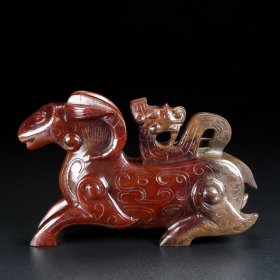 精品和田玉 ，玉羊，玉质细腻，包浆厚重，沁色入骨，雕工精细，品相完美，细节如图，长11.5宽3.5高6.5厘米，重336克