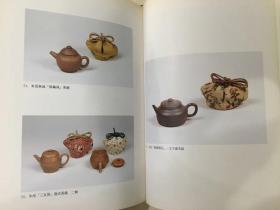 《煎茶道具 能道具名品撰》大阪美术青年俱乐部青年会 七十五周年纪念展。硬精装一册。1995年日本印刷发行。煎茶文房类76件，日本能乐76件。最后是日语解说。包含顺丰快递费用上海邮寄