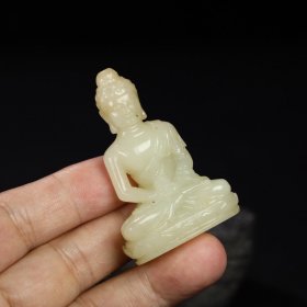 旧藏 和田玉佛，玉质细腻油润，包浆老道，尺寸 长 3.9厘米，宽 2.3厘米，高 5.8厘米，重 45.3克