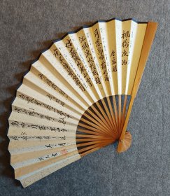 枫桥夜泊 日本回流杭州纸扇老扇 扇高23.5Cm，展开最宽幅40Cm，几乎全新。 正面老印刷品，反面为纯手写，书写佳，竹骨扇。