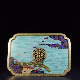 回流：铜胎掐丝珐琅彩鎏金山水风景缠枝花卉纹茶盘。 规格：长31.8厘米、宽21.8厘米、高4.6厘米，重2485克。