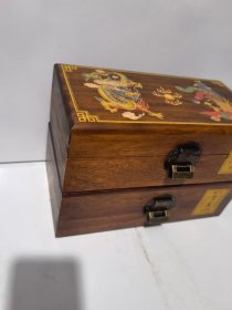 雕刻花梨木盒子