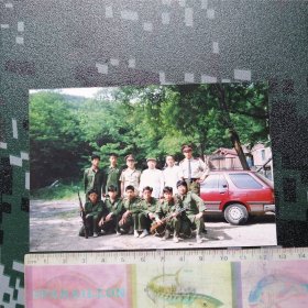 带枪的野战训练营合影老照片
