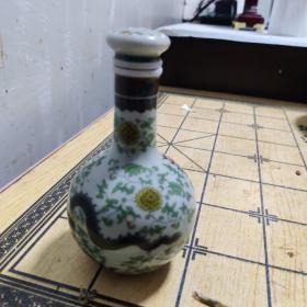 瓷酒瓶