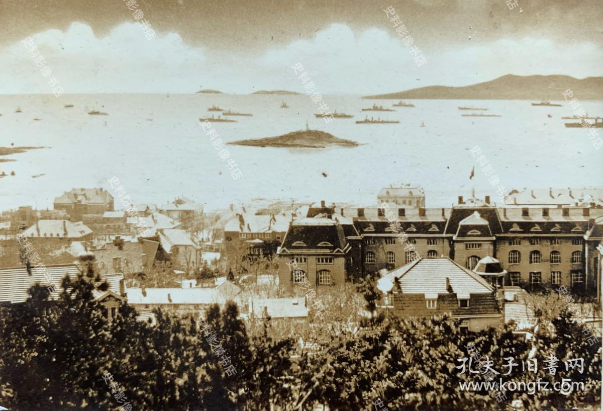 【青岛旧影】抗战时期 从观象山远眺胶澳总督府大楼建筑群及小青岛等风景 原版老照片一枚