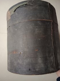 民国老帽盒 直径34.5高33.5 盒身两处小残洞图三四 ，图九老粘纸不是残