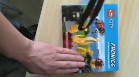 乐高城市自然拼读套装LEGO CITY PHONICS～～价格为小树茵书友汇全国会员专属优惠价格，非会员请与店主沟通修改价格之后再下单付款。(LMEB20035)