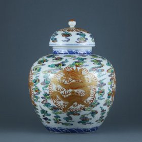 清乾隆 斗彩矾红描金团龙纹盖罐
高度28cm，口径9.8cm，肚径21cm