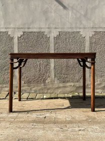 旧藏【花梨木画案 茶桌】 此器整体尺寸宽硕，完整牢固无松动，圆包圆、霸王称，气韵连贯 典雅大气，结合文人的高雅意趣，当为文房雅器！