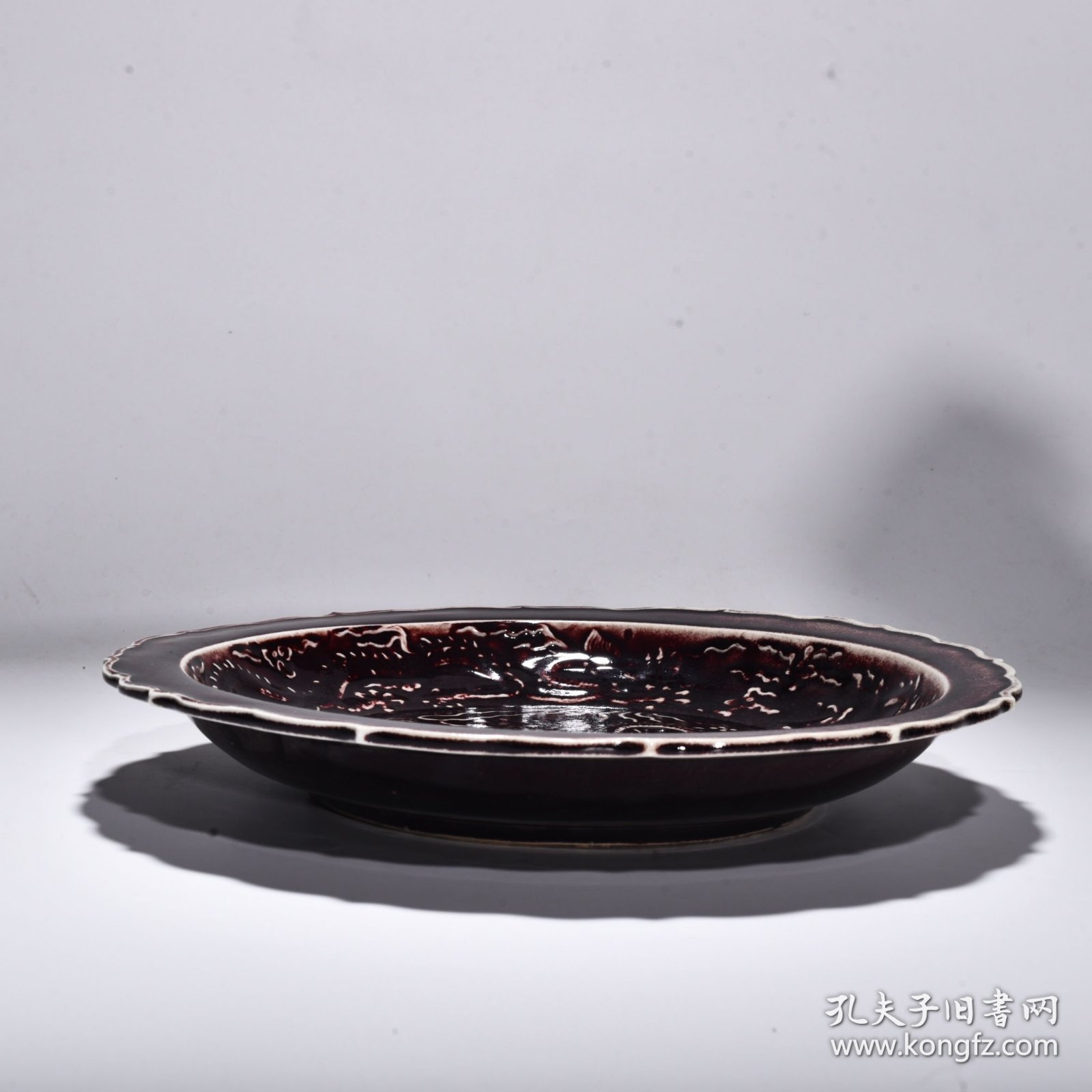 旧藏 元祭红釉雕刻云龙纹菱口折沿盘 高5厘米 宽34厘米