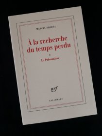 法语/法文原版【BOOK LOVERS专享181元】 MARCEL PROUST 普鲁斯特 À la recherche du temps perdu V La Prisonnière 追忆似水年华 第五卷 女囚 Blanche 开本140 x 205 mm 虽是平装 内页纸张平滑厚重堪比精装