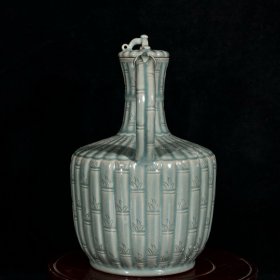 大宋高丽青瓷雕刻竹子高风亮节纹执壶
高23.3宽17厘米2