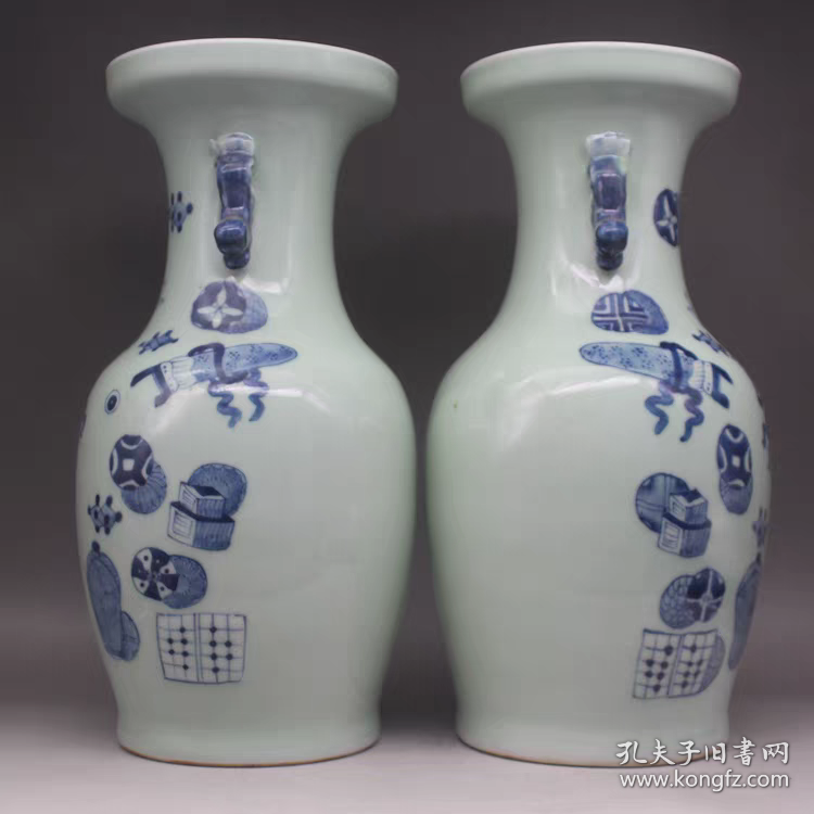 点击查看原图 清青花博古纹双耳瓶一对