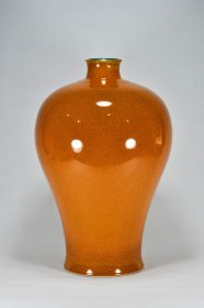 大清乾隆年制 橙色釉鎏金口开片纹梅瓶