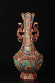 清代景泰然鎏金花瓶一件，红绿宝石镶嵌，景泰然工艺细致，造型立体大器，现货拍摄 
高47厘米，身宽22厘米，耳距16厘米，重14斤