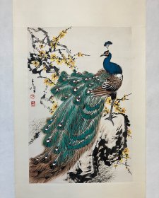 孙其峰《孔雀》山东招远人，国立北平艺专毕业。天津美术学院终身教授，文化部中国画研究院院部委员，中国美术家协会理事，中国书法家协会理事 ，西泠印社理事，享受特殊贡献津贴专家，天津当代美术教育（高等美术教育和社会美术教育）的重要奠基人。曾任天津美术学院副院长。