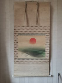 日本彩色水墨画挂轴，海上日出图，景树款，绢本绫裱，画芯42×51，整体品相老，比较完整。