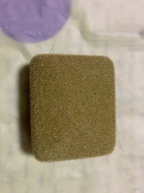 【海外回流  vintage中古】回流中古首饰盒  小年份  很实用  细节可见   里边带金色英文字母  仔细看好图片，尺寸如图，有瑕疵，介意勿拍，谨慎下单！出售不退！偏远地区邮费联系客服另算！