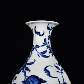 清乾隆青花福寿纹橄榄瓶 高36.5厘米 宽19厘米