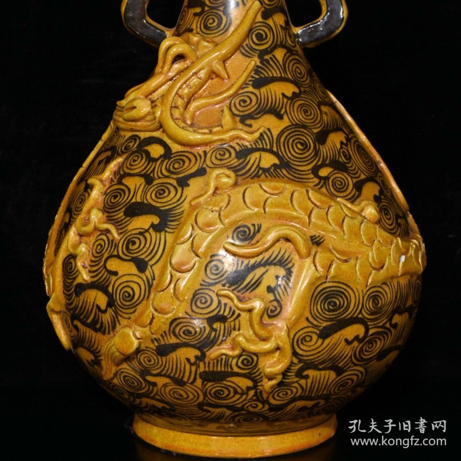 元代白浒孤窑黄釉墨彩雕刻龙纹双耳玉壶春瓶（34×20cm）