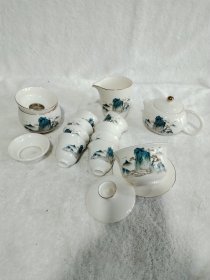羊脂玉白瓷千里江山图功夫茶具茶器套装，几乎全新无磕碰裂，喜欢的朋友来结缘，实物拍摄。