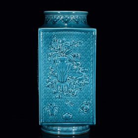 清康熙年孔雀蓝刻花四方瓶