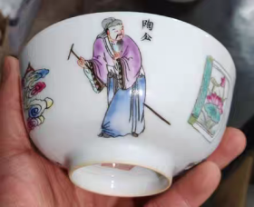 清粉彩人物纹碗