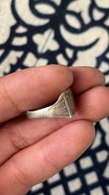清代银戒指，喜字戒指 包浆醇厚  
重量2.35克