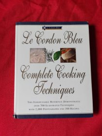 Le Cordon Bleu's Complete Cooking Techniques：the indispensable reference demonstrates over 700 illustrated techniques with 2,000 photos and 200 recipes