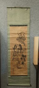 水墨细画之七福神 桐木盒装日本回流佛画挂轴 水镜书 真正纯手绘 老纸本纸裱 黑木轴全 纵约168Cm横48.5Cm.  [红旗]水镜先生，非一般者，细笔入微处，功力不凡之作。 编号(F盒24)