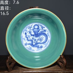 大清雍正年制高档松狮绿釉青花云龙纹描金碗。lxl 高度：7.6厘米 直径：16.5厘米