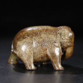旧藏 和田玉象，玉质细腻油润，包浆老道，尺寸 长 9.6厘米，宽 5.5厘米，高 5.8厘米，重 435.5克