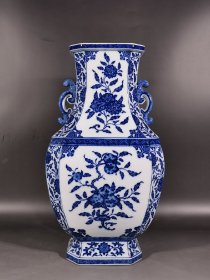 清乾隆青花缠枝莲纹瑞果双耳八方瓶