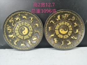 乾隆御制十二生肖铜盘子一对，做工精细，保存完整，成色如图
