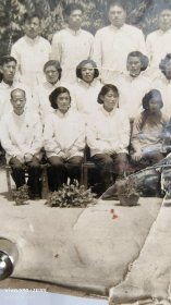 1959年全国烈军属残废军人积极分子代表与大会餐厅工作人员合影